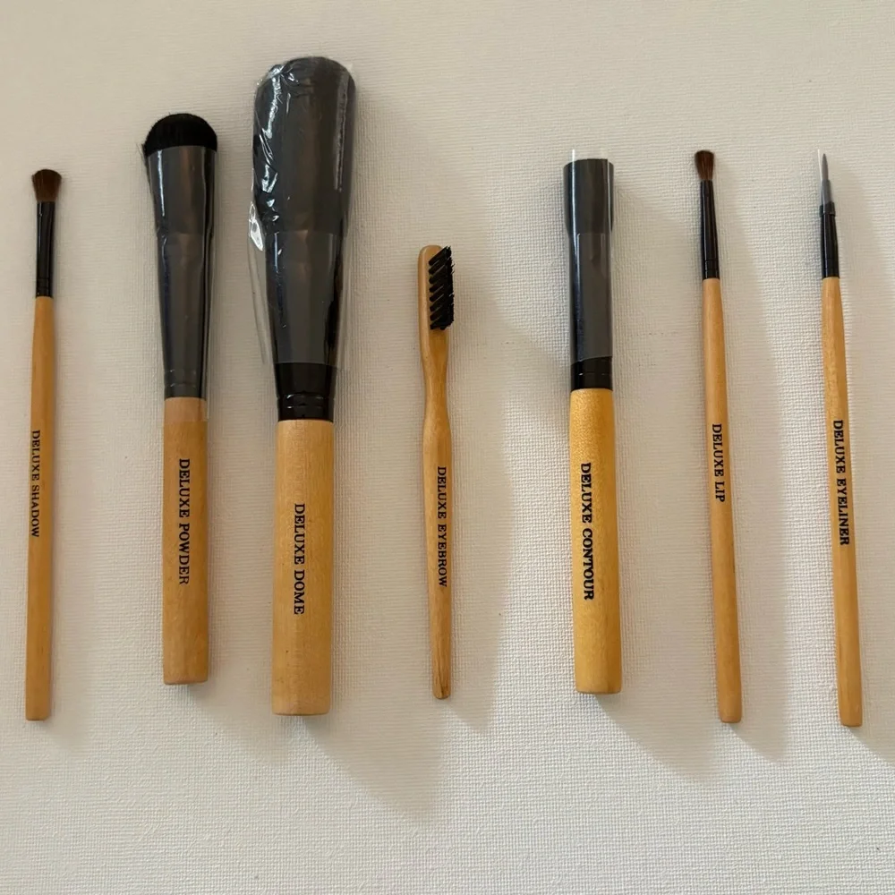 Deluxe Bamboo Makeup Brush Set in Natural Wood and Black